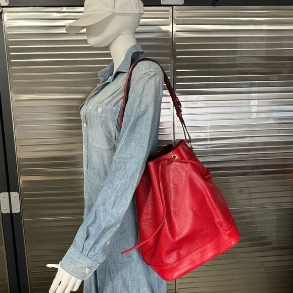 Louis Vuitton Epi Noe Vintage Large GM Bucket Bag - Picture 15 of 16